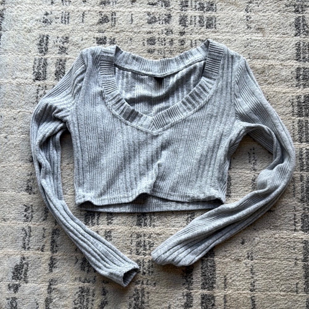 SHEIN Gray Ribbed V-Neck Crop Top